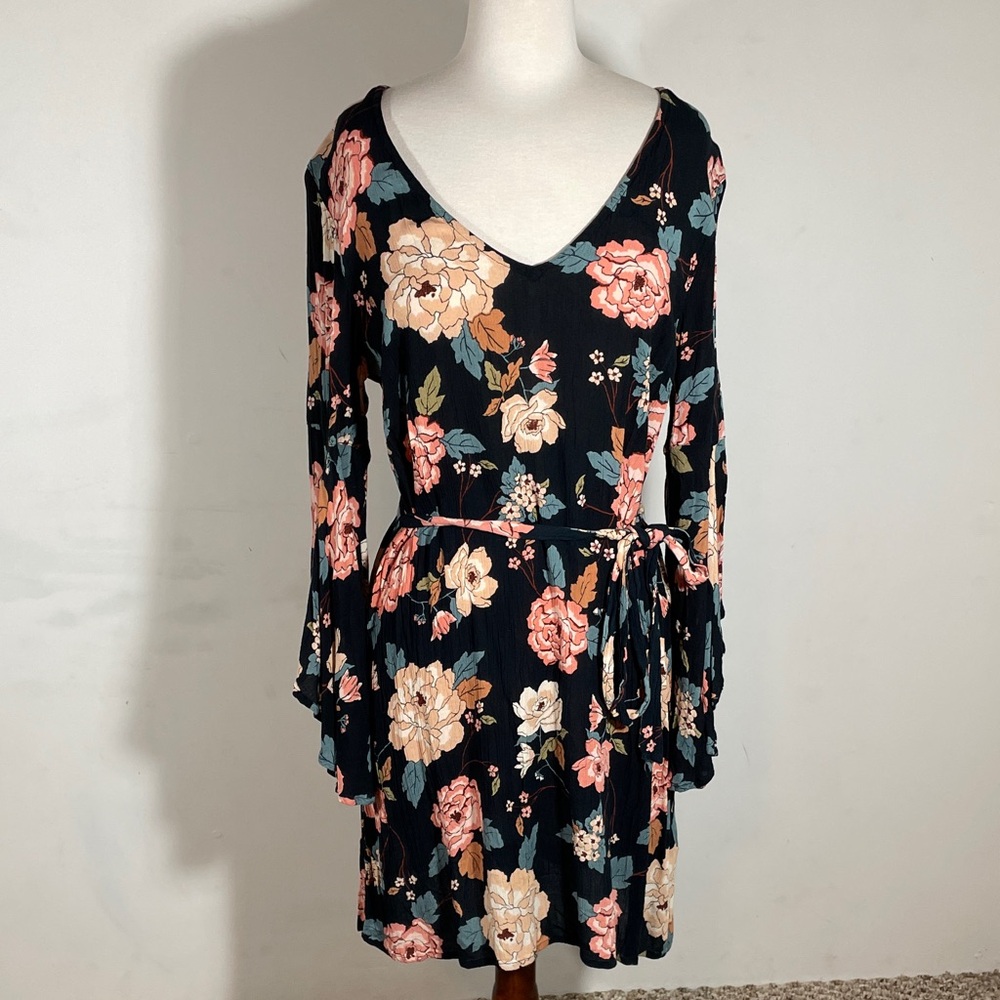 Billabong Navy Floral Long Statement Sleeve Dress Size Medium